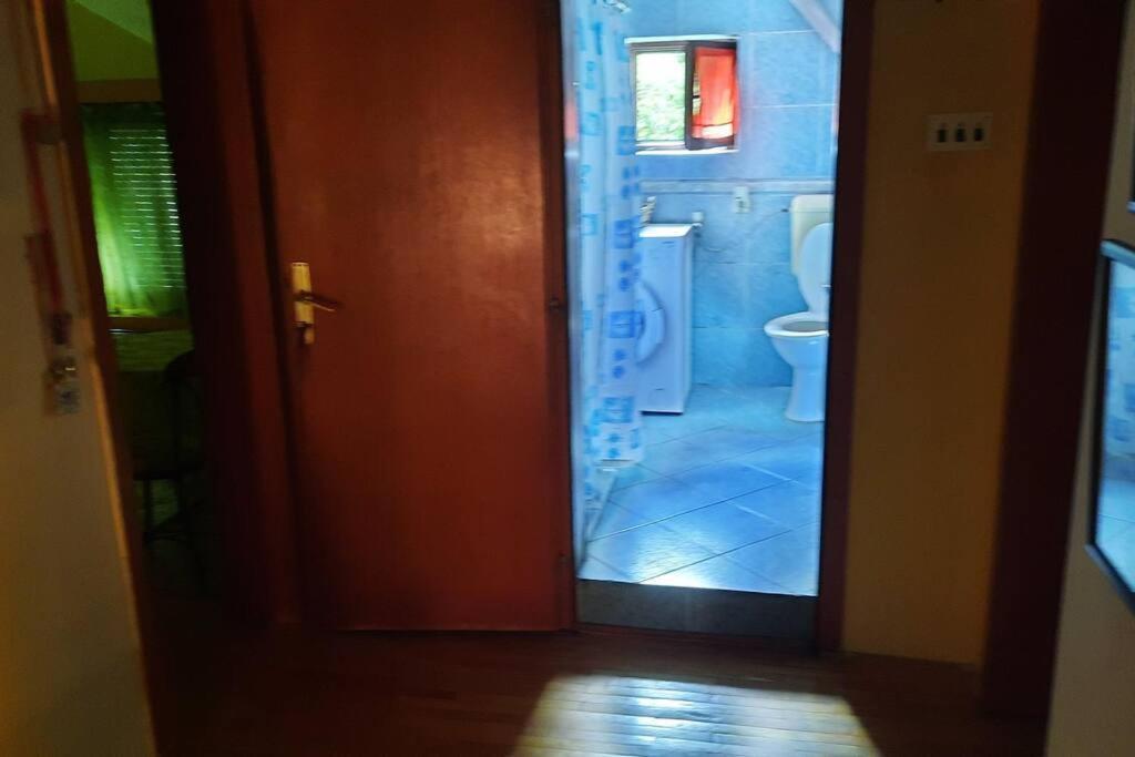 Stan Za Iznajmuvanje So Parking,Blisku Do Centar. Kumanovo Esterno foto