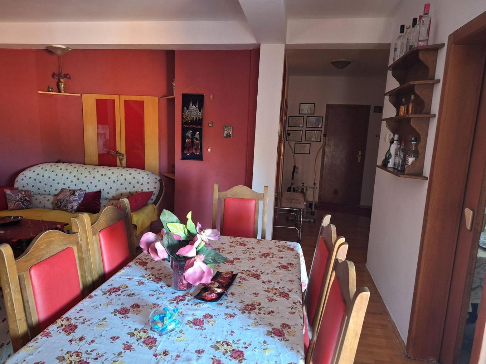 Stan Za Iznajmuvanje So Parking,Blisku Do Centar. Kumanovo Esterno foto